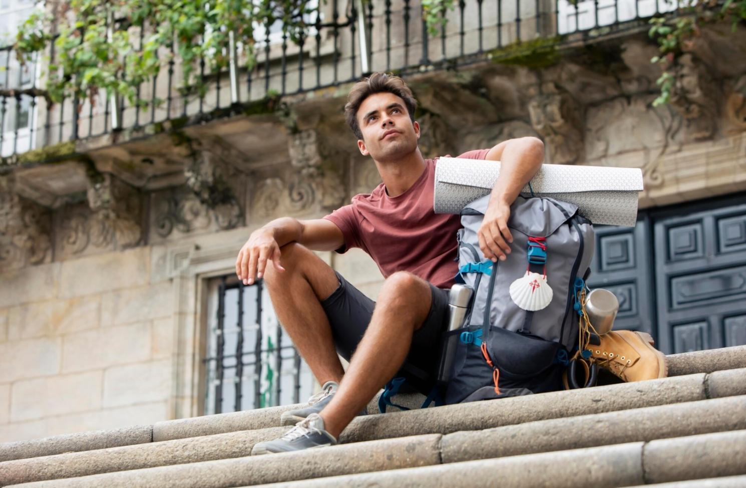 Familie bei der Finanzplanung am Küchentisch